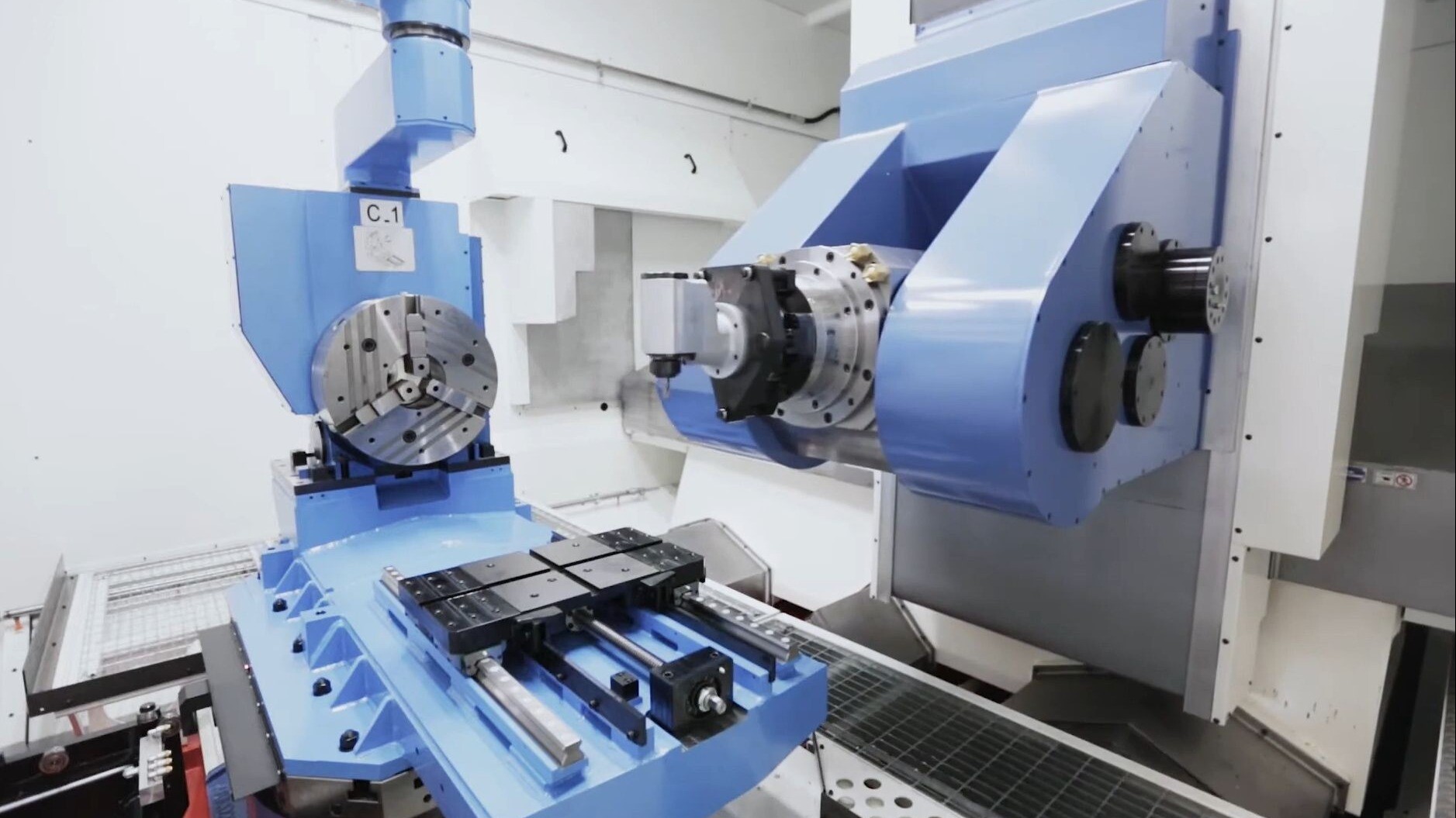 하모닉 서보 액추에이터가 적용된 CNC 밀링 머신
