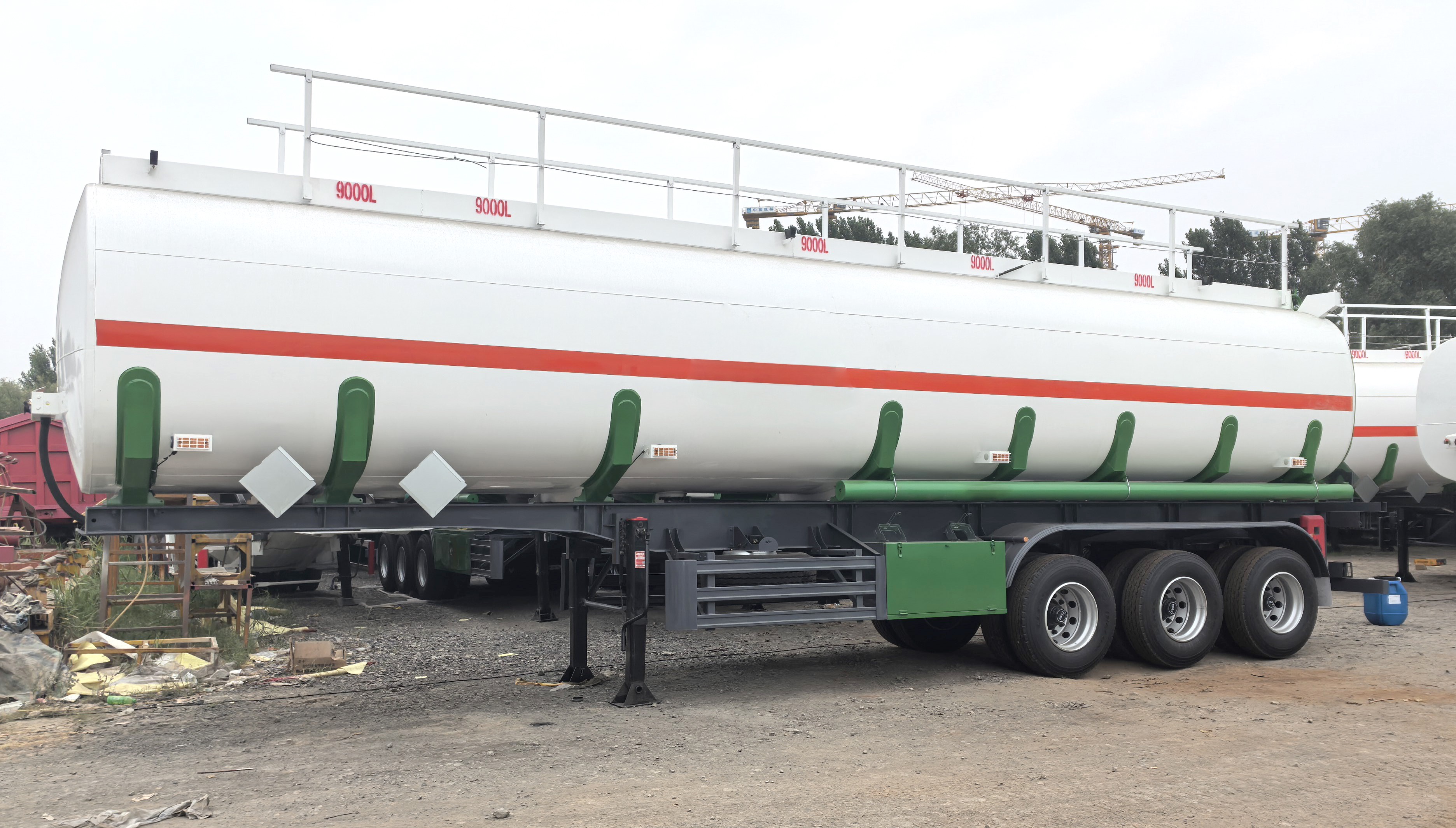 Trailer Tangki Bahan Bakar 3-Sumbu 45 CBM Straight-Beam Split-Type