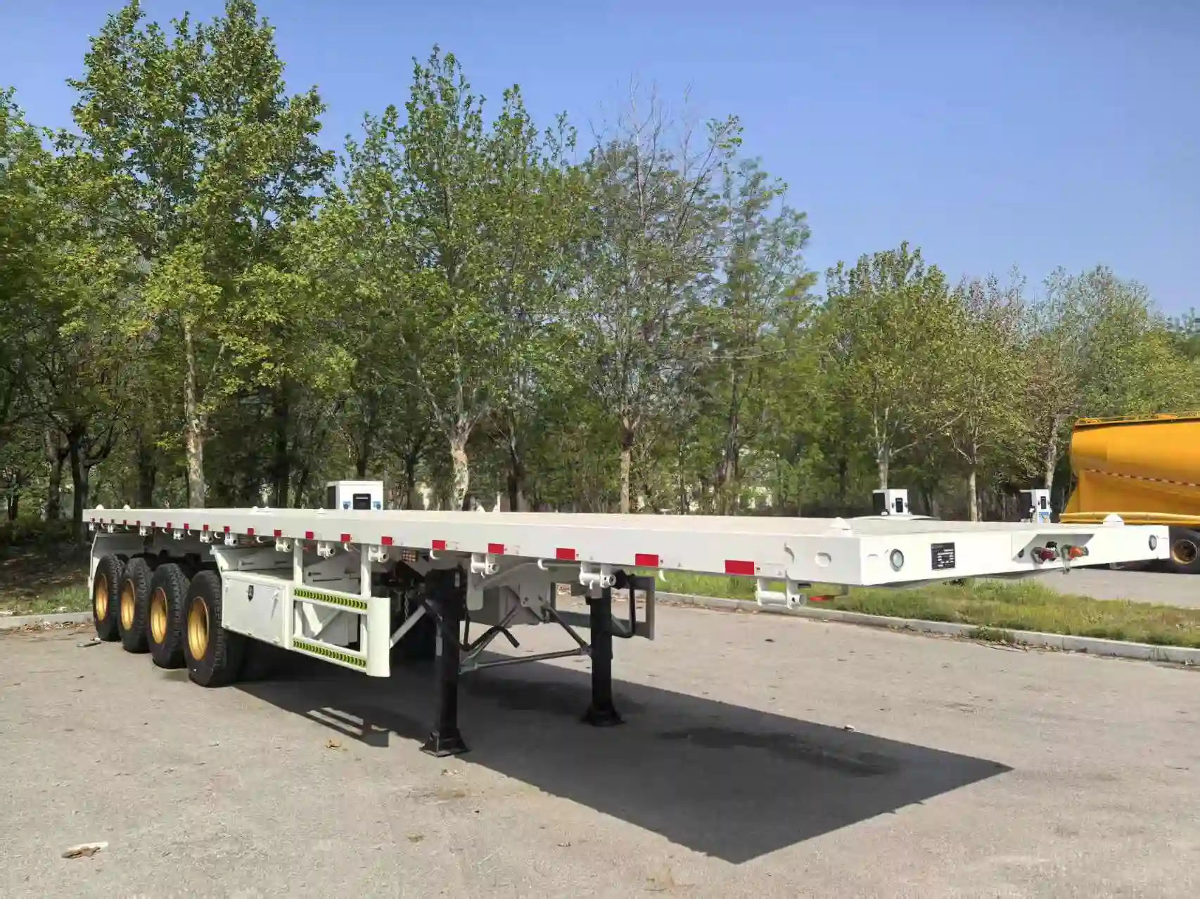 Semi-Trailer Flatbed 4 Gandar