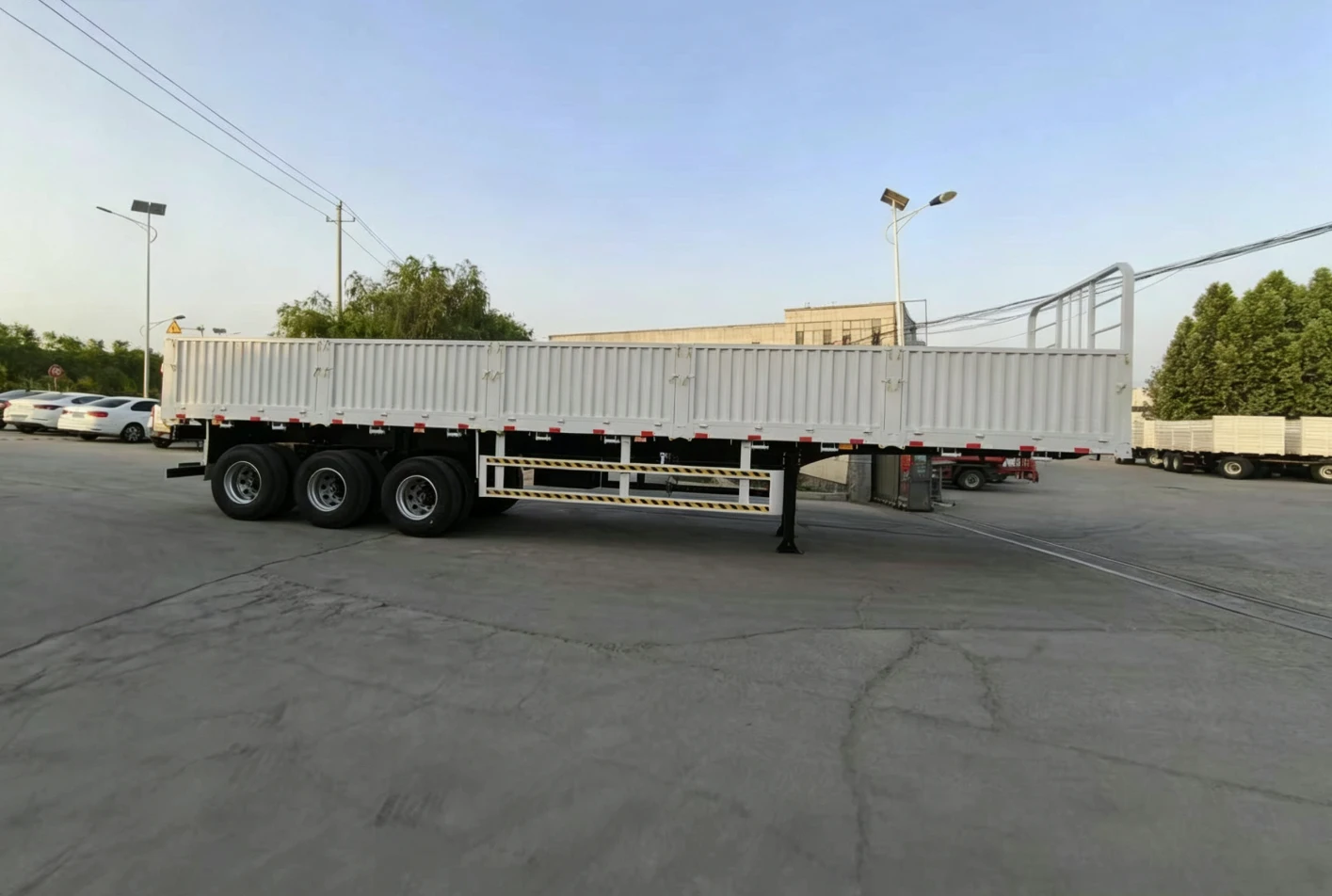 Semi Trailer Dinding Samping 3 Sumbu