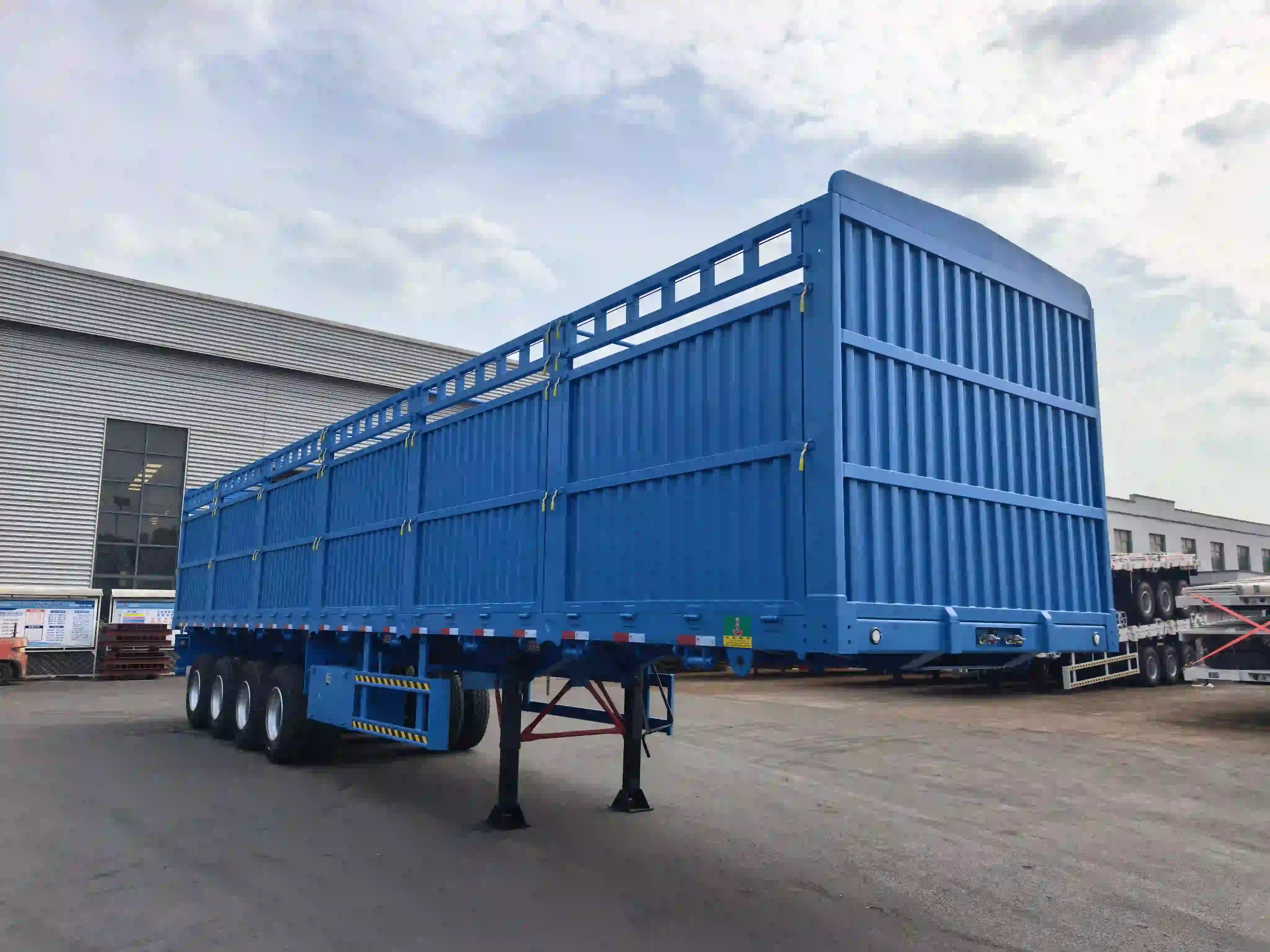 Semi Trailer Pagar 4 Sumbu