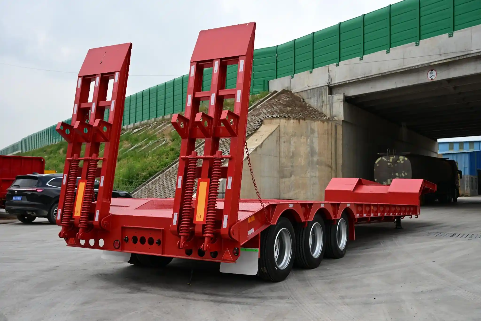 Trailer Low Bed Leher Angsa 14m 3-Gandar
