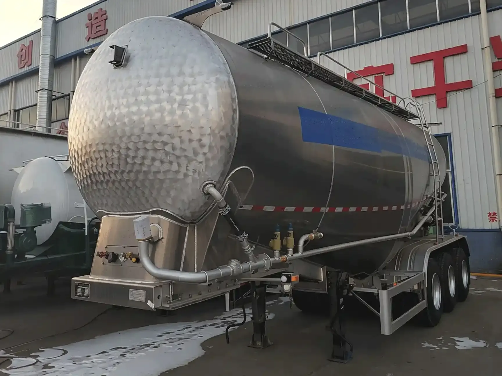 Trailer Tangki Curah Semen 3 Gandar Baja Tahan Karat