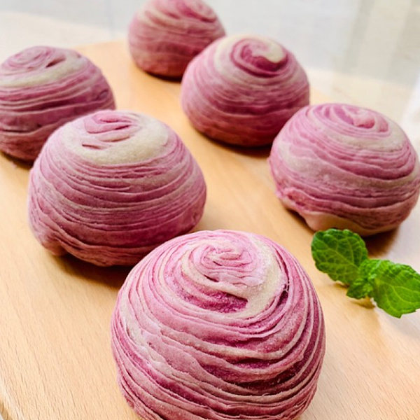 Taro paste pastry