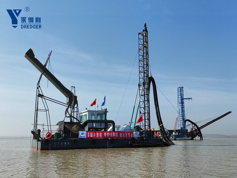 เรือขุดทรายแบบดูดพร้อมเจาะ