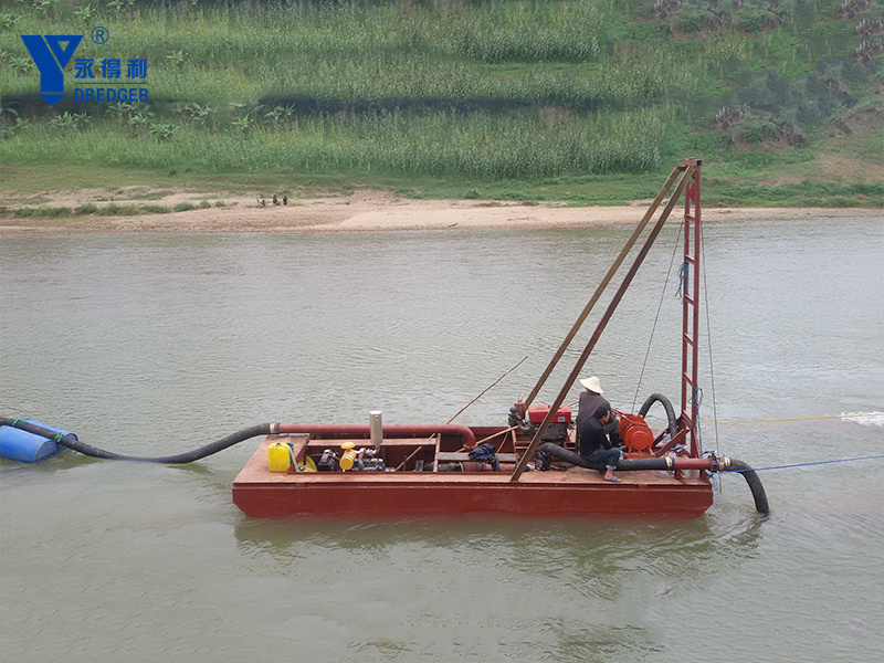 เรือขุดทรายแบบดูดเอง ระบายและขับเคลื่อนตัวเอง