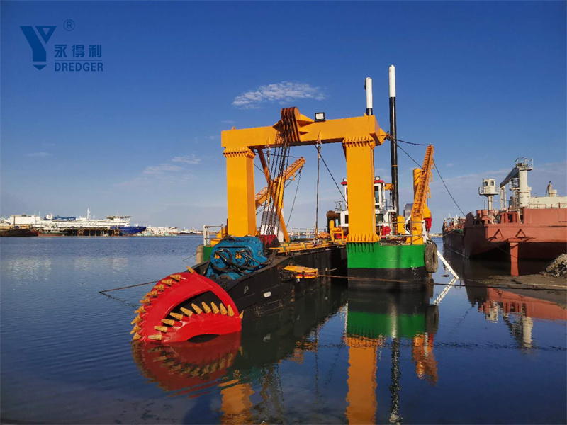 เรือขุดดูดตัด YLCSD700