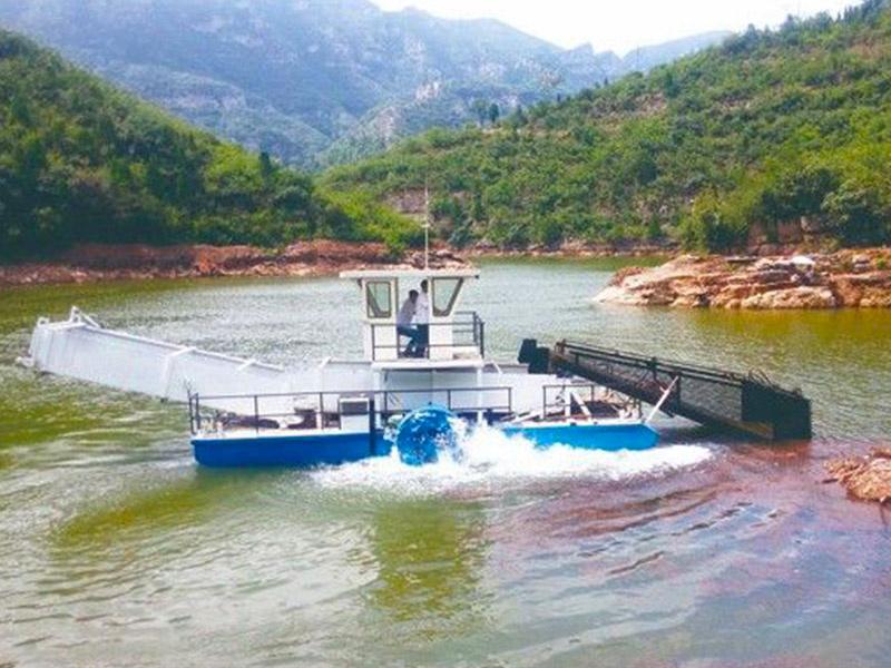 เรือทำความสะอาดน้ำ
