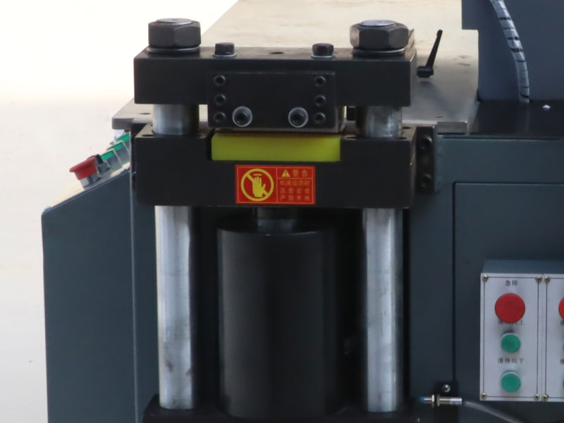 Máy gia công thanh cái CNC servo giảm phế phẩm như thế nào trong sản xuất thanh cái đa chủng loại