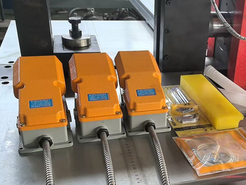 Những điều cần kiểm tra trước khi mua máy gia công thanh cái CNC hạng nặng cho các nhà máy biến áp