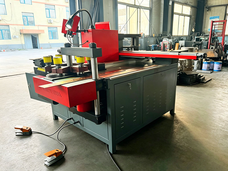 Máy gia công thanh cái CNC DXJ-80CN PRO