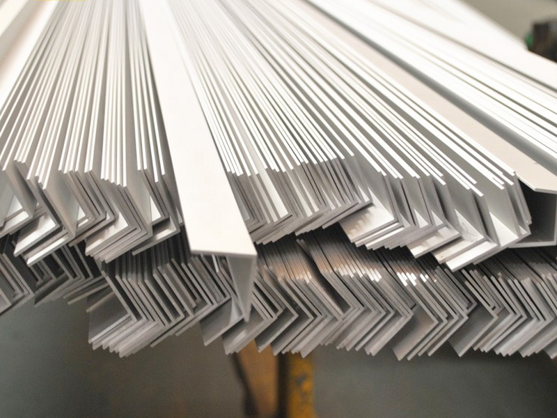 Aluminum corner