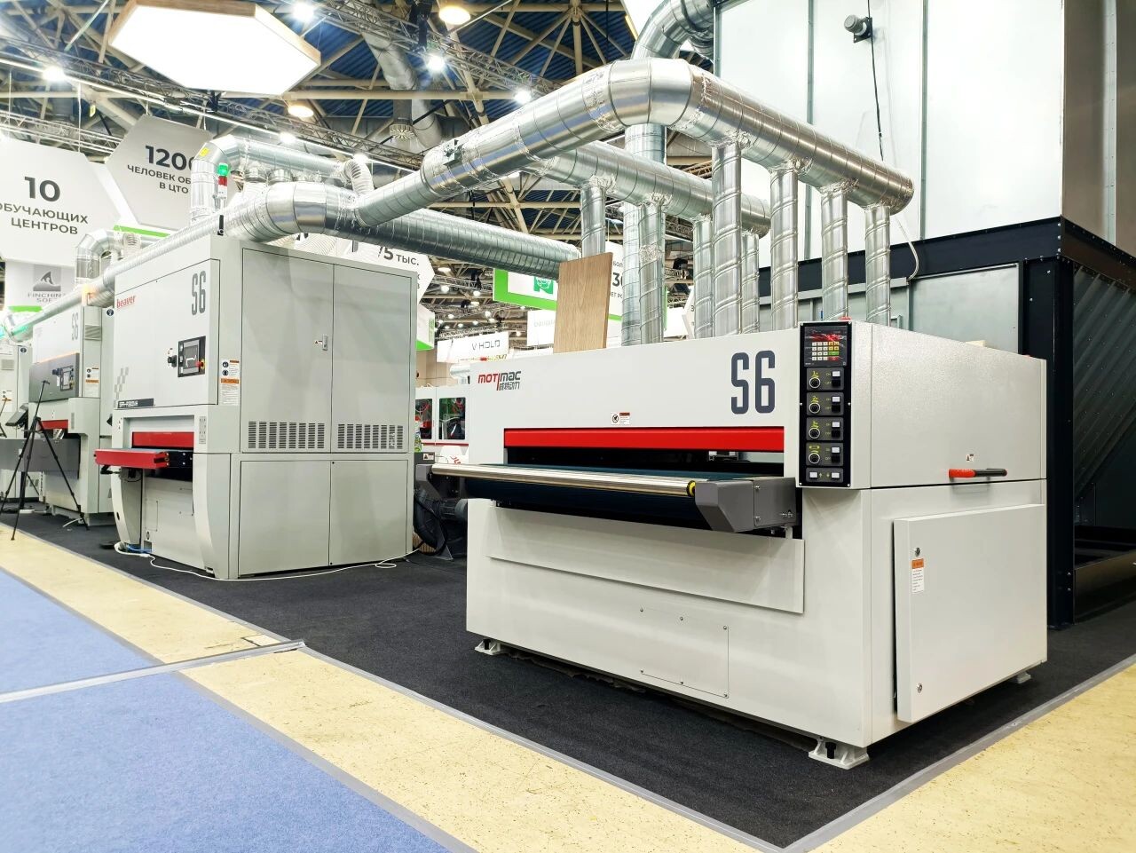 Máy chà nhám băng lớn: Công cụ chính để chế biến gỗ và gia công kim loại hiệu quả