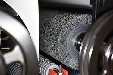 Làm cách nào để bảo trì và thay thế chổi than trên máy chà nhám?