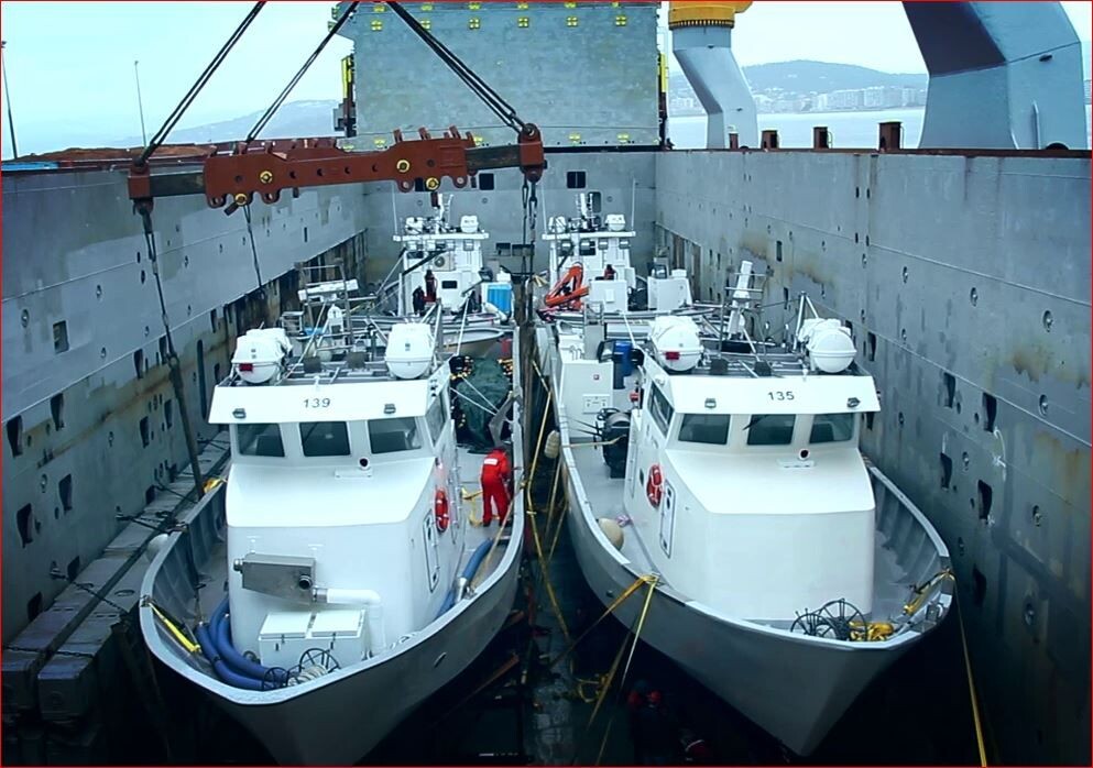 قارب صيد بالشباك الكيسية التجارية بطول 27 متر للبيع في البحر الكبير