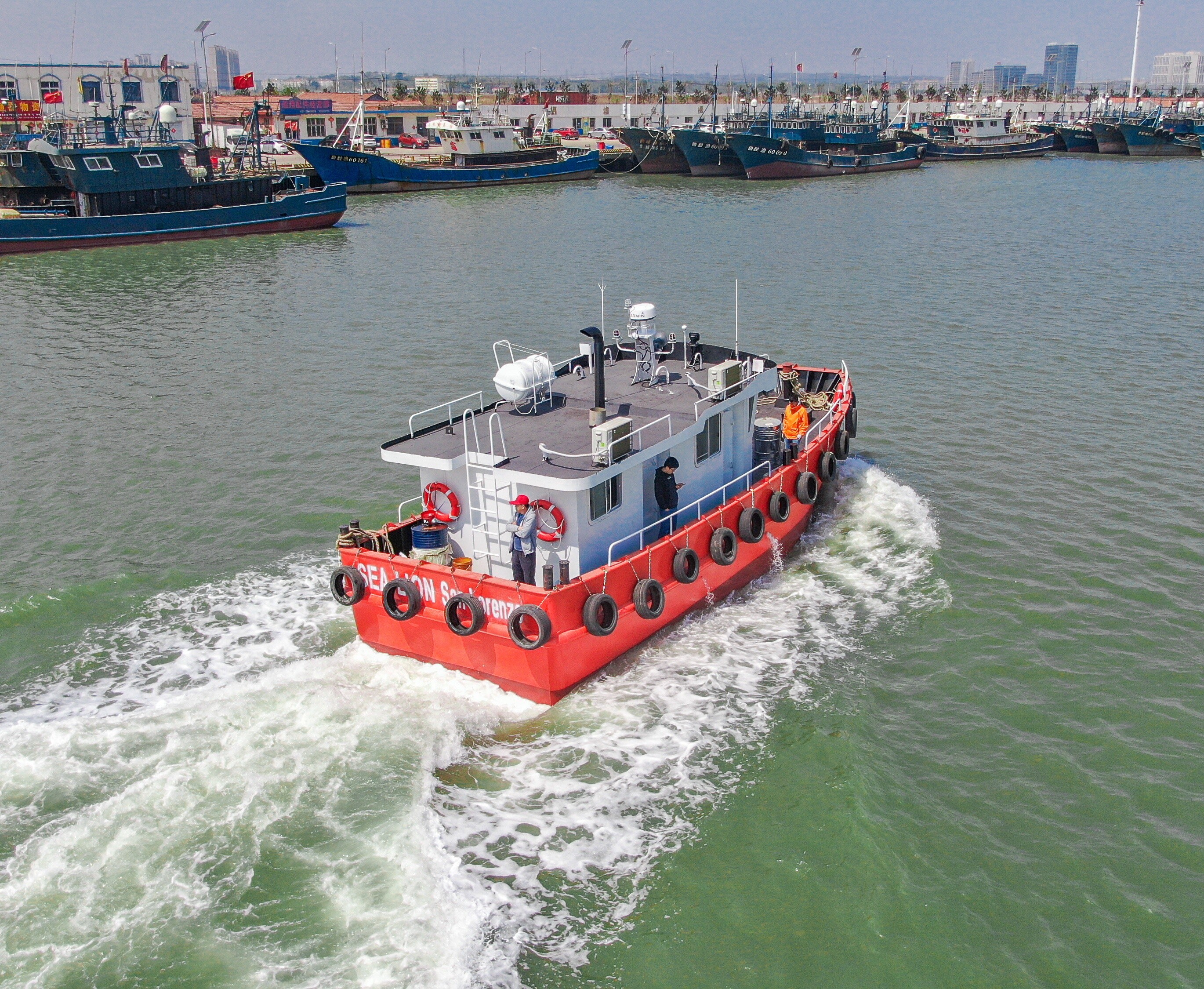 قارب جراندسي صغير لتوريد المواد الفولاذية بطول 14 مترًا