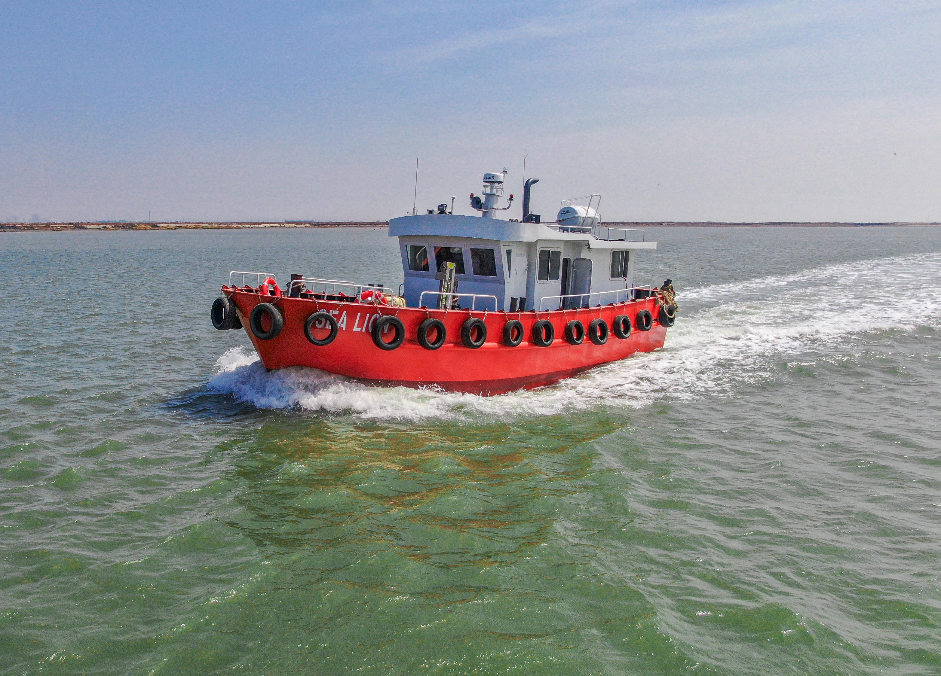 قارب جراندسي صغير لتوريد المواد الفولاذية بطول 14 مترًا