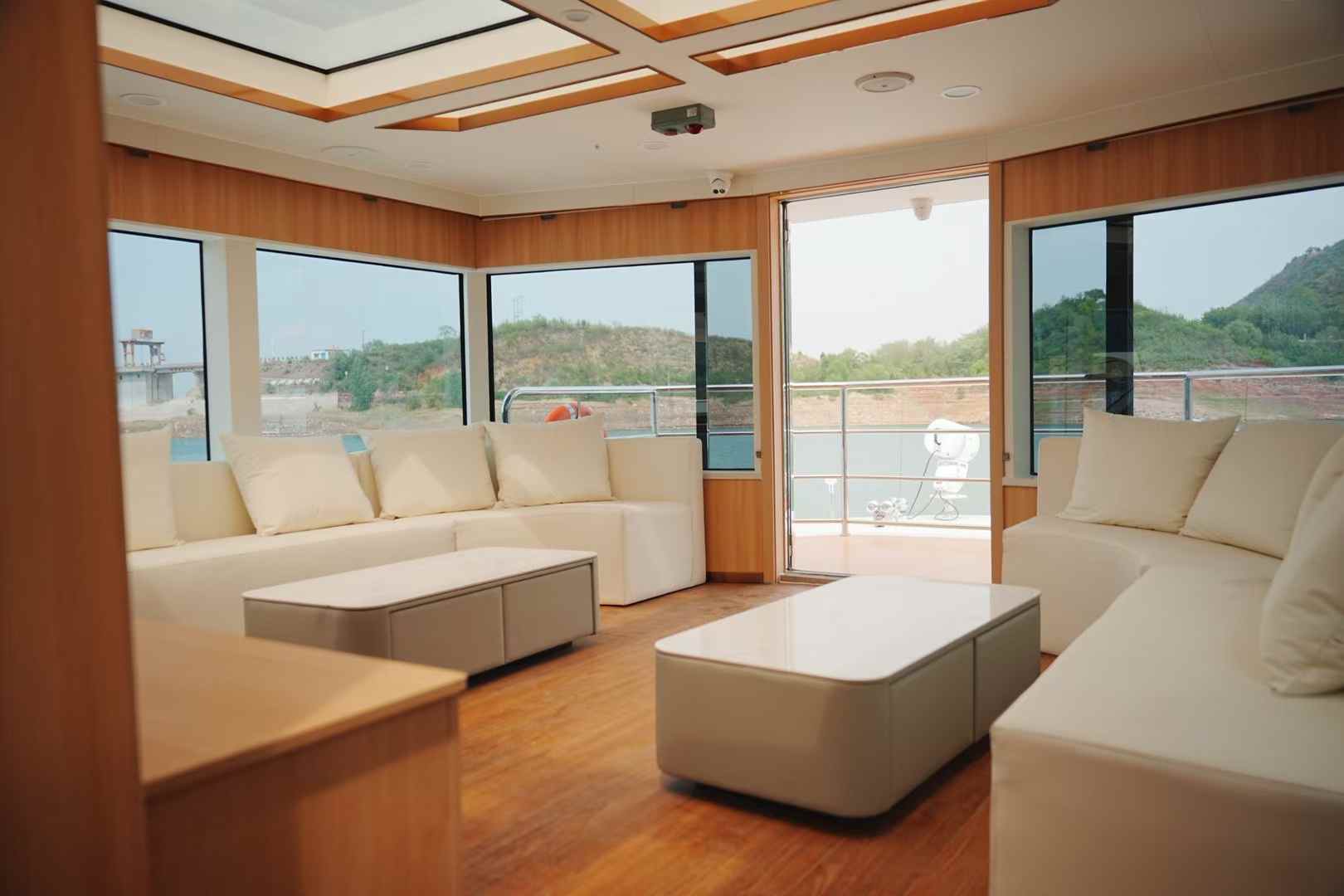 قارب جراند سي 24 م ذو هيكل فولاذي ذو طابقين لمشاهدة معالم المدينة للبيع