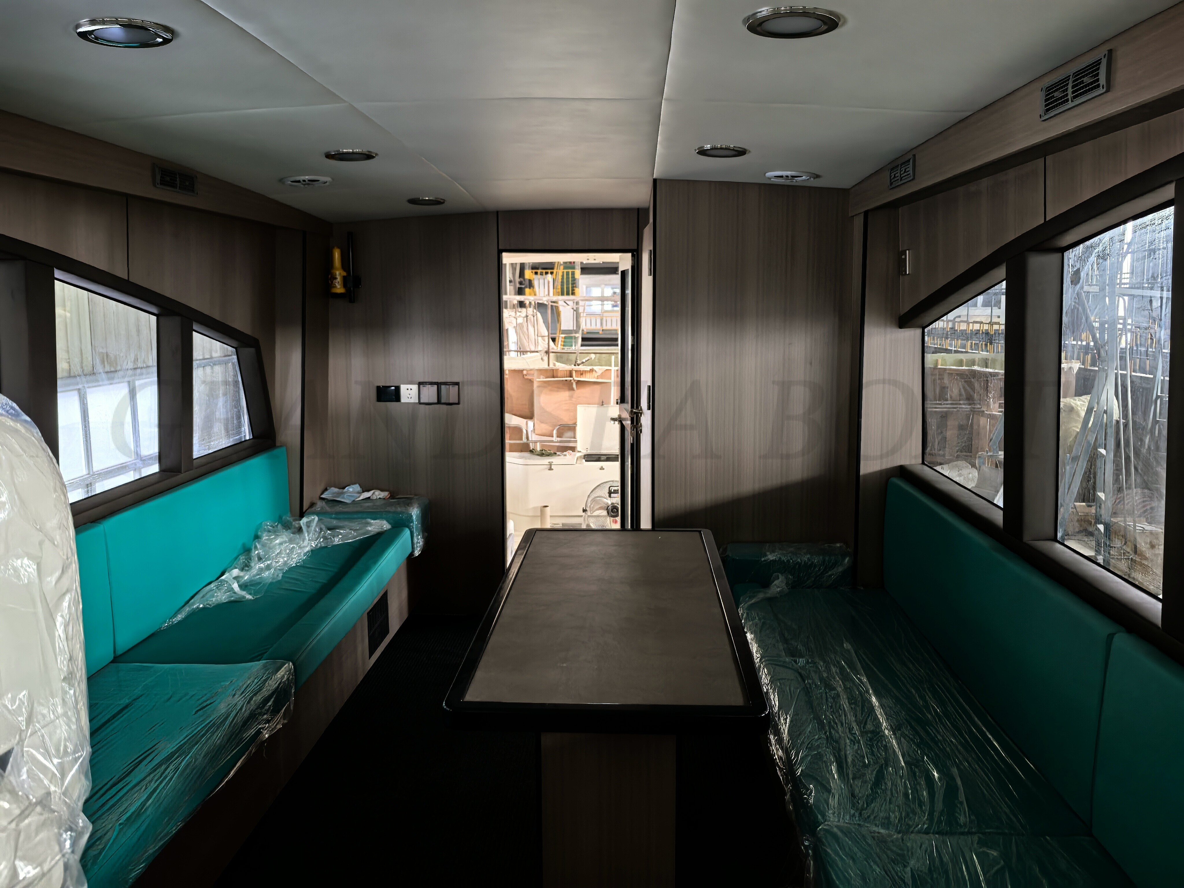 جراندسي 20 متر قارب صيد ترفيهي FRP عالي السرعة للبيع