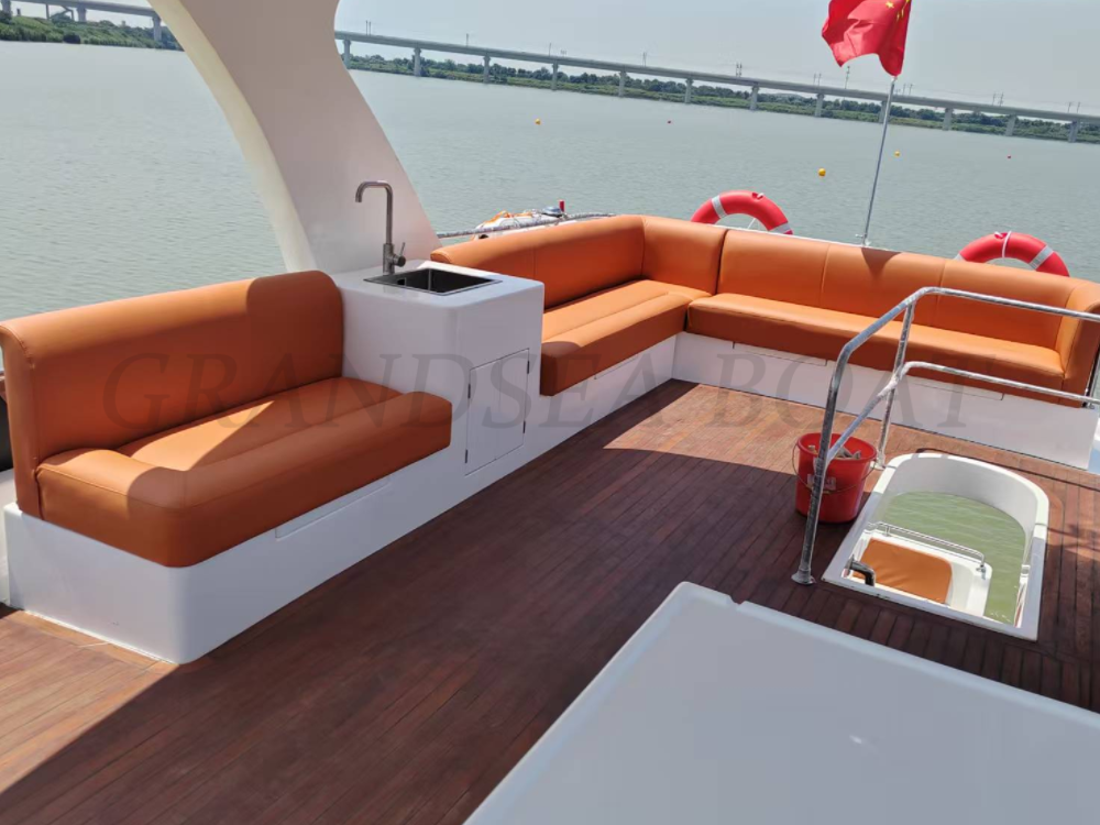 يخت بمحرك بمقصورة فاخرة بمحرك طرادية فاخرة للبيع في Grandsea 20m FRP