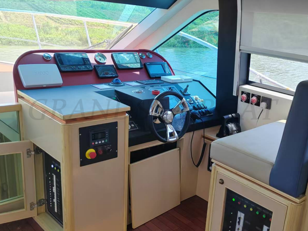 يخت بمحرك بمقصورة فاخرة بمحرك طرادية فاخرة للبيع في Grandsea 20m FRP
