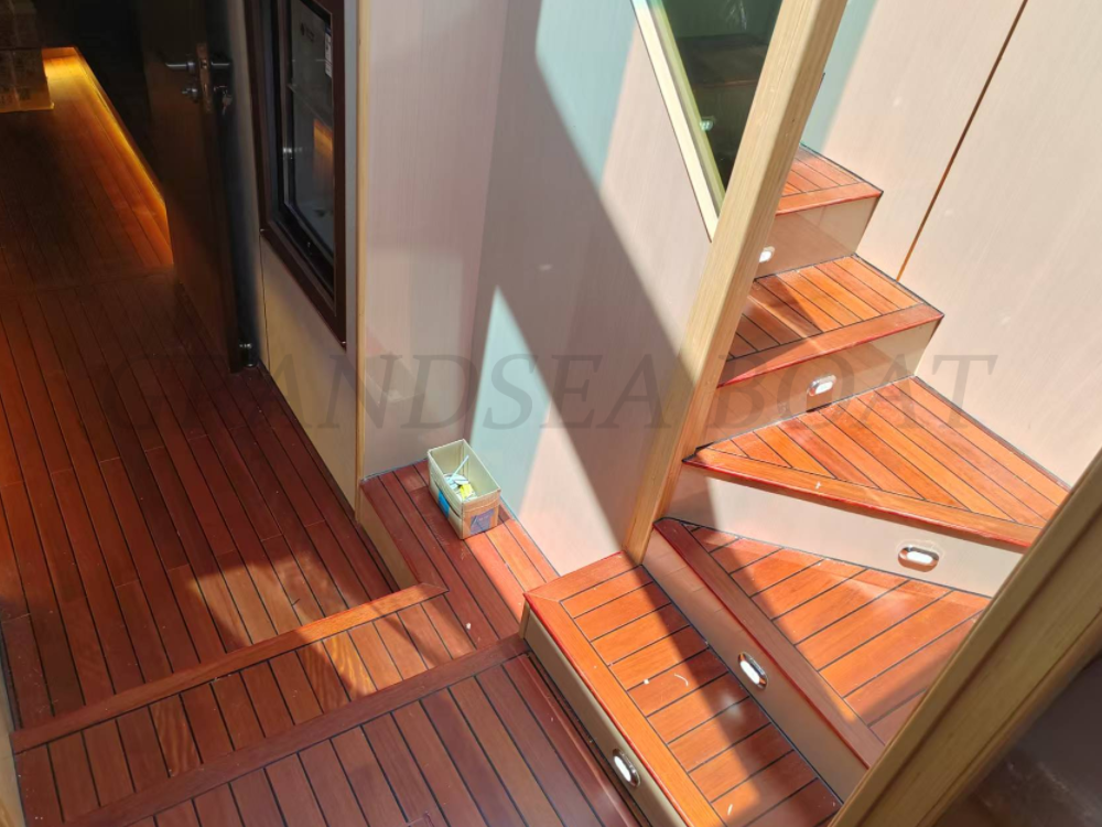 يخت بمحرك بمقصورة فاخرة بمحرك طرادية فاخرة للبيع في Grandsea 20m FRP