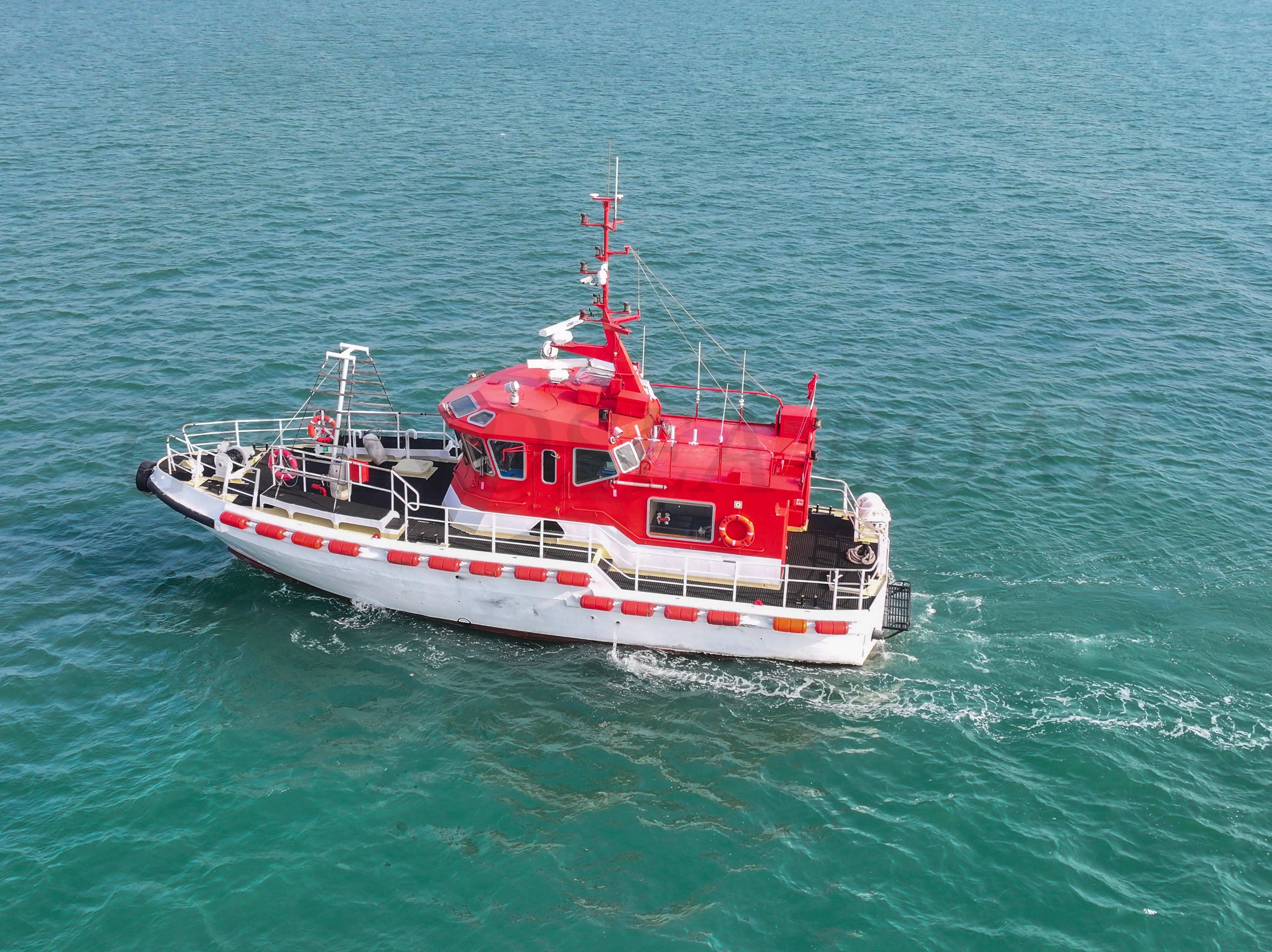 جراندسي قوارب الطيار 21 متر في البحار الهائجة