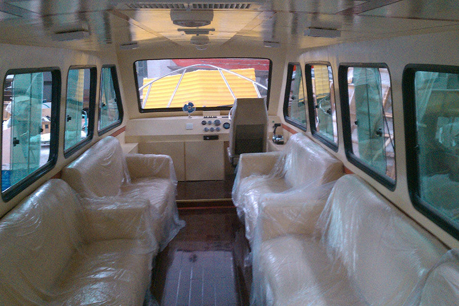 قوارب ركاب سريعة من الألياف الزجاجية بطول 11.8 م و30 شخصًا مع محركات خارجية للبيع