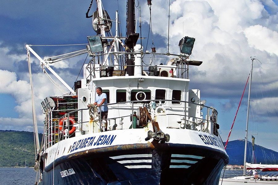 تمت الموافقة على مبنى جديد من فئة BV ، 73 قدمًا ، قارب صيد ستيرن التجاري من أعماق البحار ، للبيع