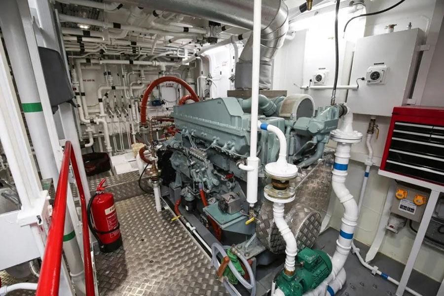 تمت الموافقة على مبنى جديد من فئة BV ، 73 قدمًا ، قارب صيد ستيرن التجاري من أعماق البحار ، للبيع