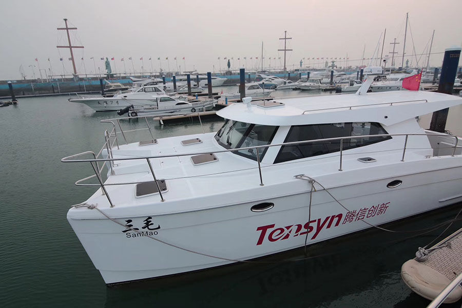 يخت بمحرك من الألياف الزجاجية بطول 38 قدمًا للبيع