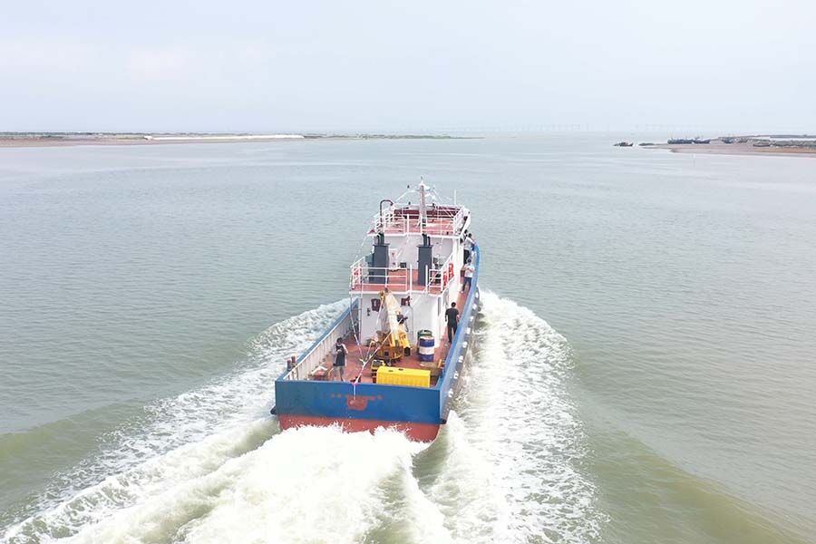 الصين رخيصة الثمن Monohull البحرية العائمة كرين بارج / مكافحة الحرائق / مرساة رفع / قارب عمل متعدد الوظائف للبيع