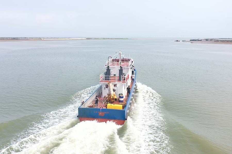 China  Cheap Price Monohull offshore Floating Crane Barge/fire Fighting/anchor Lift/ Multi Function Work Boat for Sale