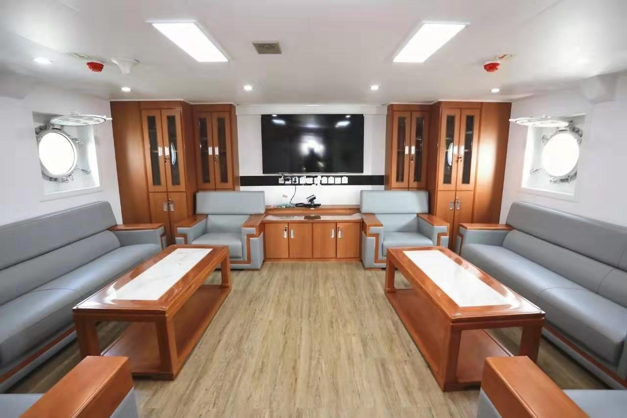 زورق دورية عالي السرعة 32 م FRP