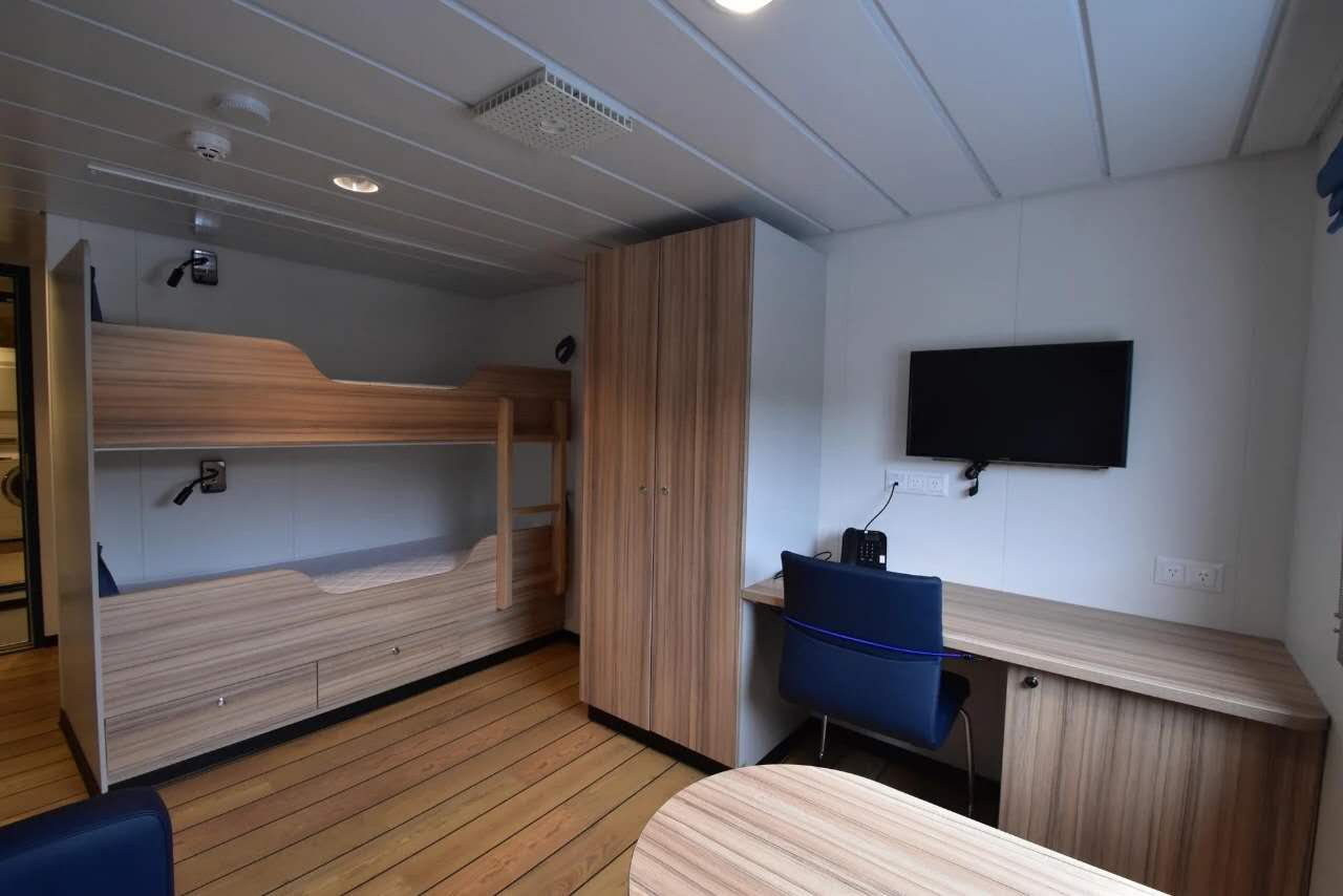 زورق دورية عالي السرعة 32 م FRP