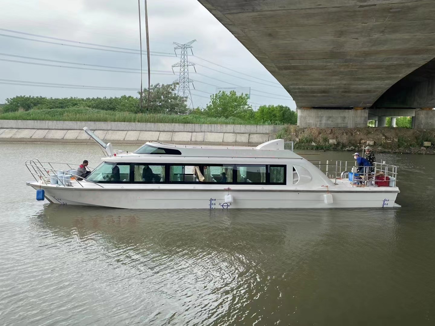 قارب جراندسي 15.8 متر مصنوع من الألياف الزجاجية ويتسع لـ 30 راكبًا للبيع
