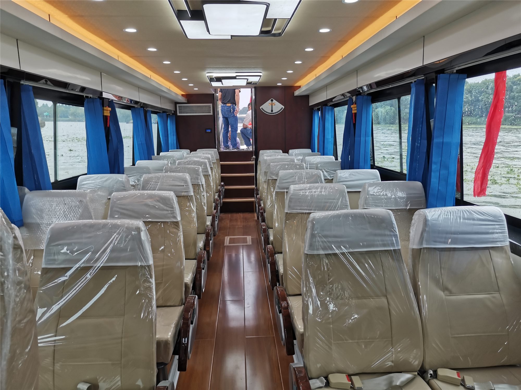 قارب جراندسي 15.8 متر مصنوع من الألياف الزجاجية ويتسع لـ 30 راكبًا للبيع