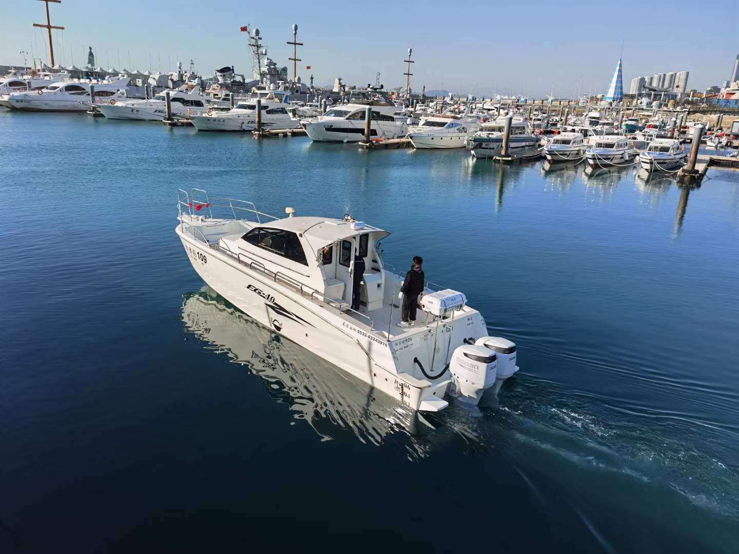 قارب صيد Grandsea 40ft مصنوع من الألياف الزجاجية عالي السرعة بمقصورة رياضية مع محرك خارجي للبيع