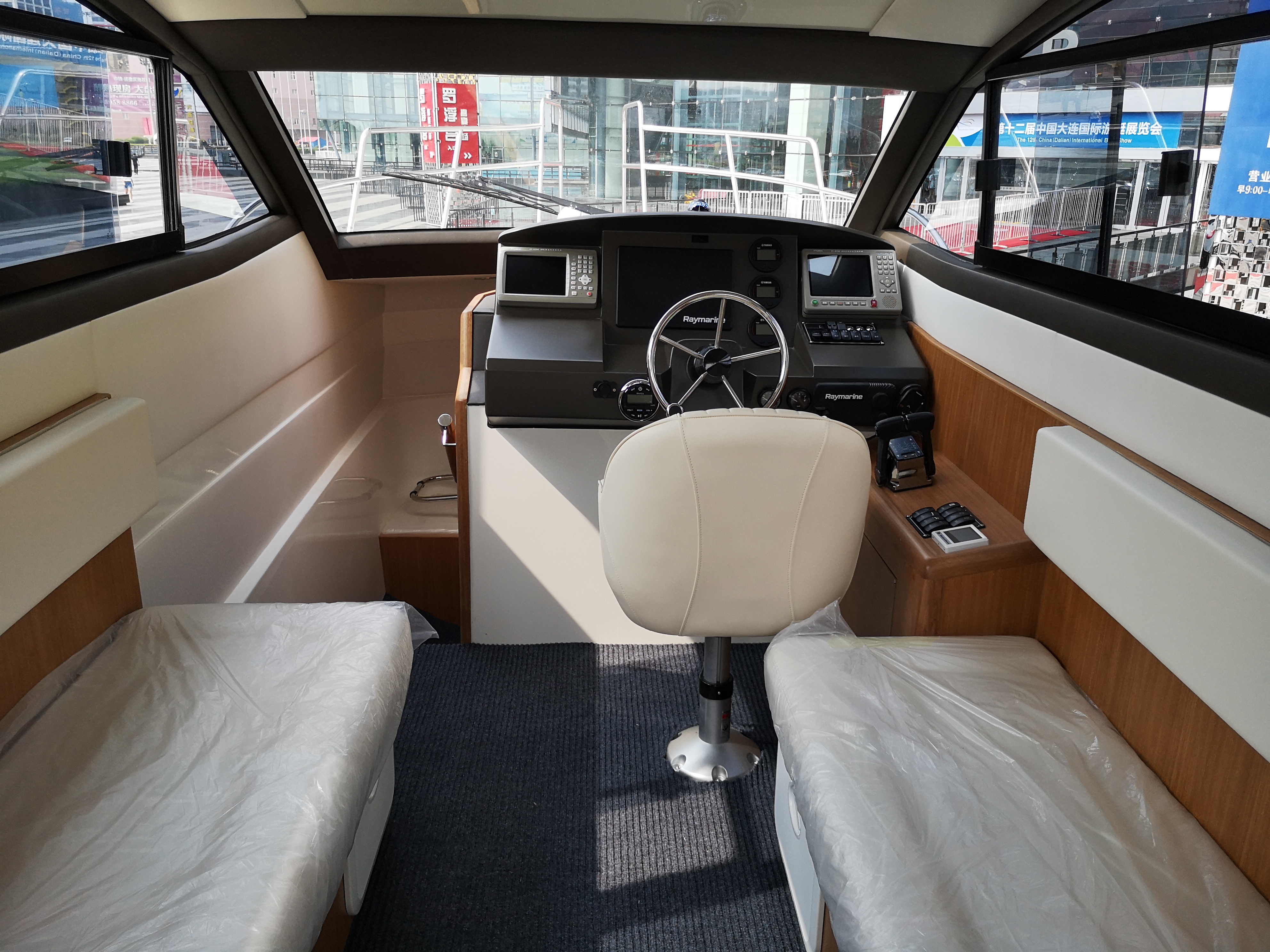 قارب صيد Grandsea 40ft مصنوع من الألياف الزجاجية عالي السرعة بمقصورة رياضية مع محرك خارجي للبيع