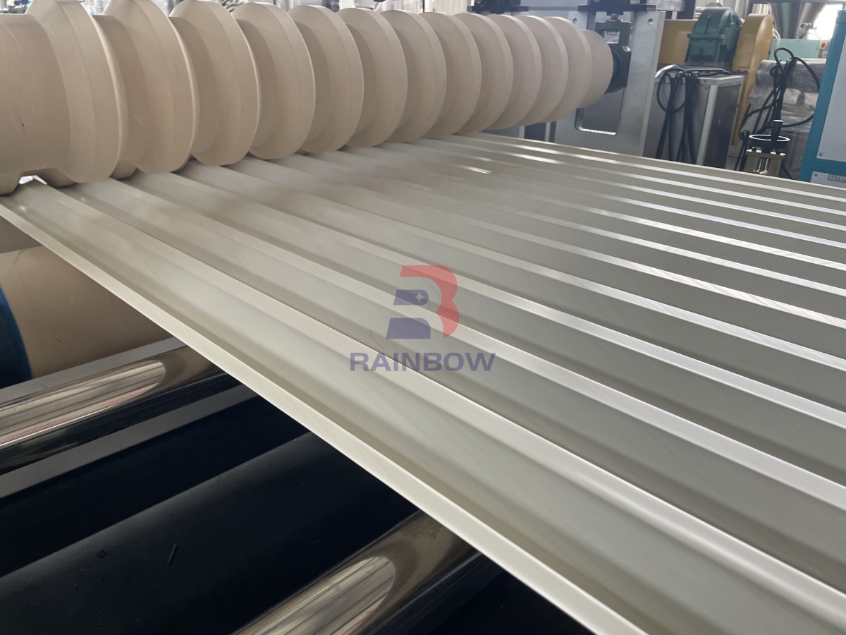 PVC hollow roof tile making machine