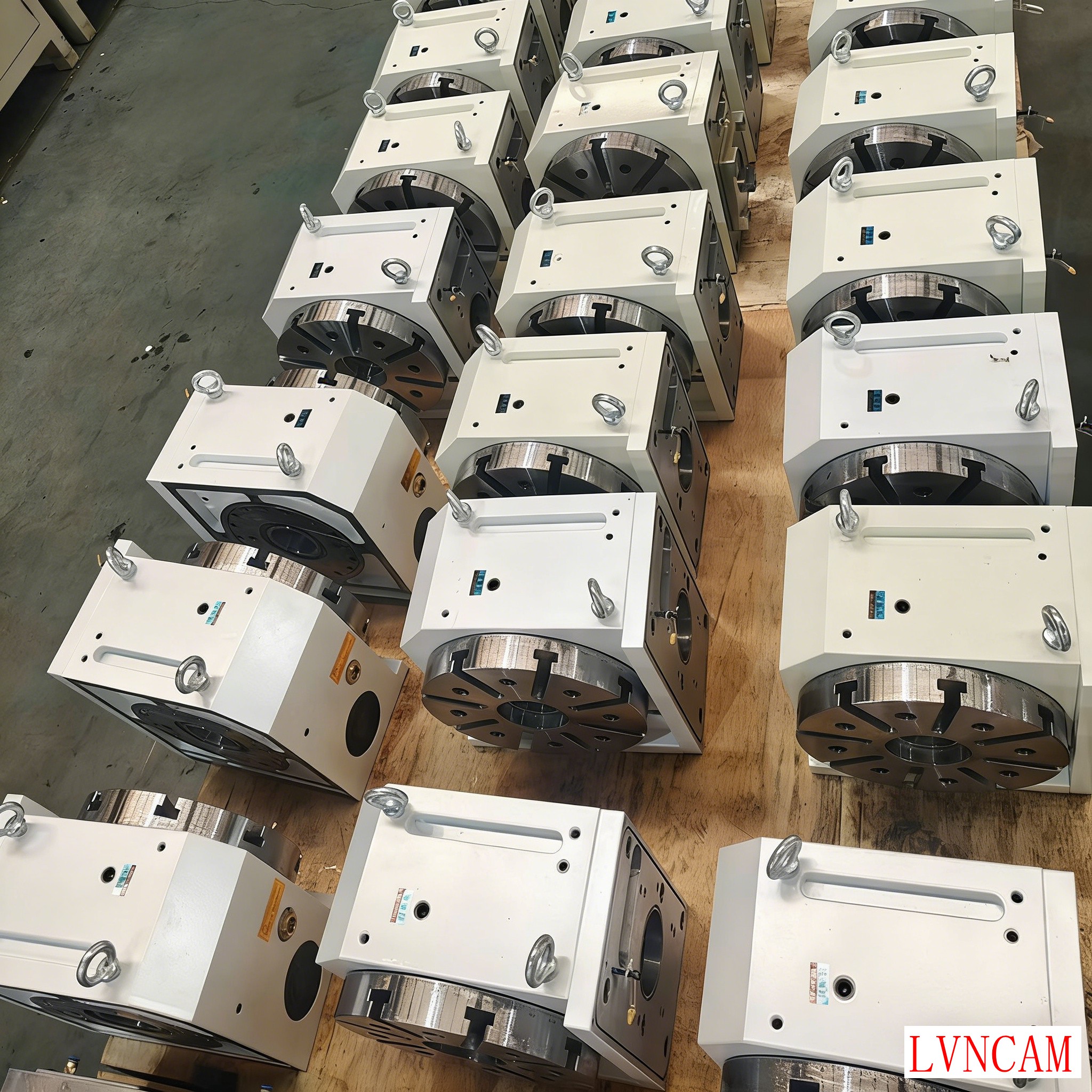 LA200R-36-24S CNC rotary table, LA200R-C-1 servo rotary table as the fourth axis for machining centers, paired with Mitsubishi HG104S motor and MDS-EJ-V1-40B drive.