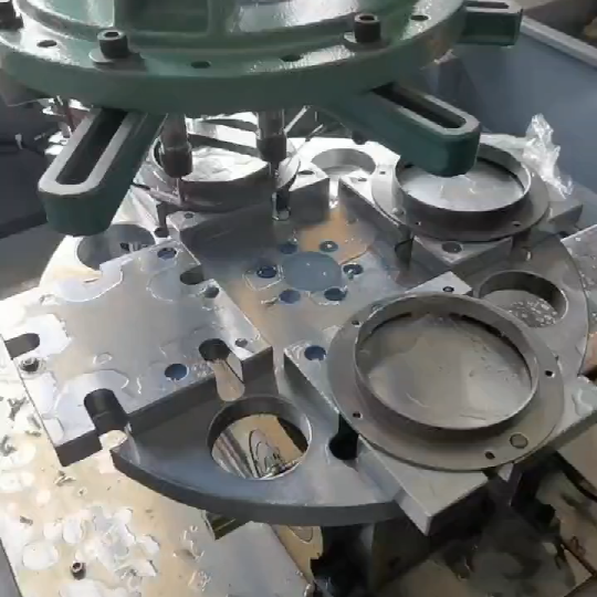Application of waterproof four-station cam divider in automatic tapping machine industry Application of waterproof four-station cam divider in automatic tapping machine industry