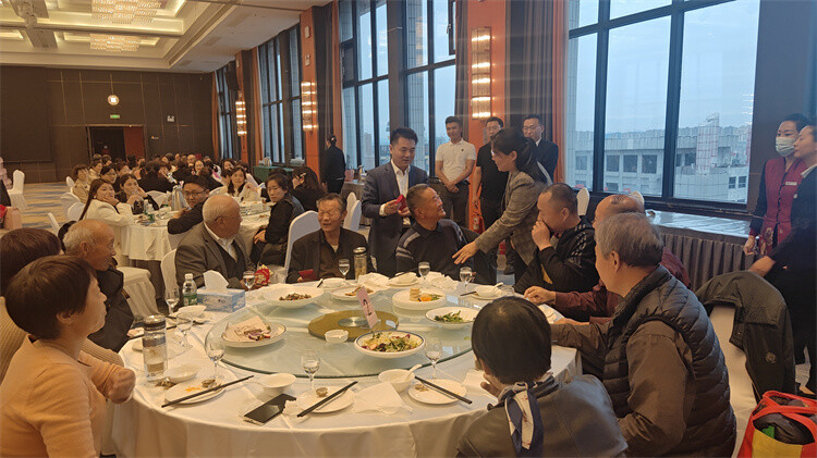 猛暑の5月、フルダ・グループは従業員の福利厚生を気前よく支給した