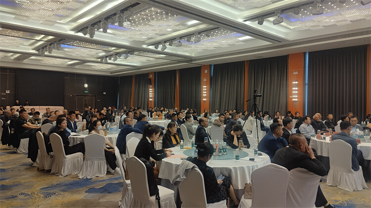 猛暑の5月、フルダ・グループは従業員の福利厚生を気前よく支給した