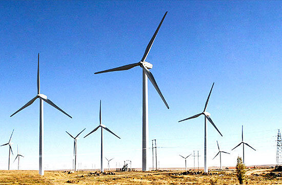 ステンレス鋼板の表面を処理して、きれいで明るく繊細な光沢を実現するには、適切な研磨剤を使用して冷間圧延ステンレス鋼板の表面からリンを除去する必要があります。異なるグレードのステンレス鋼板の表面に応じて、異なる粒子サイズと比率の研磨剤を選択する必要があります。従来の化学処理方法と比較して、クリーンアップコストを効果的に削減し、グリーンで環境に優しい生産を実現できます。