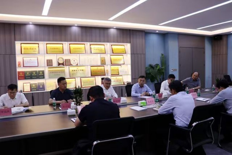 Director Feng Zhuobang Conduct4