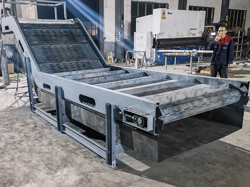 Conveyor papan rantai untuk tanjakan