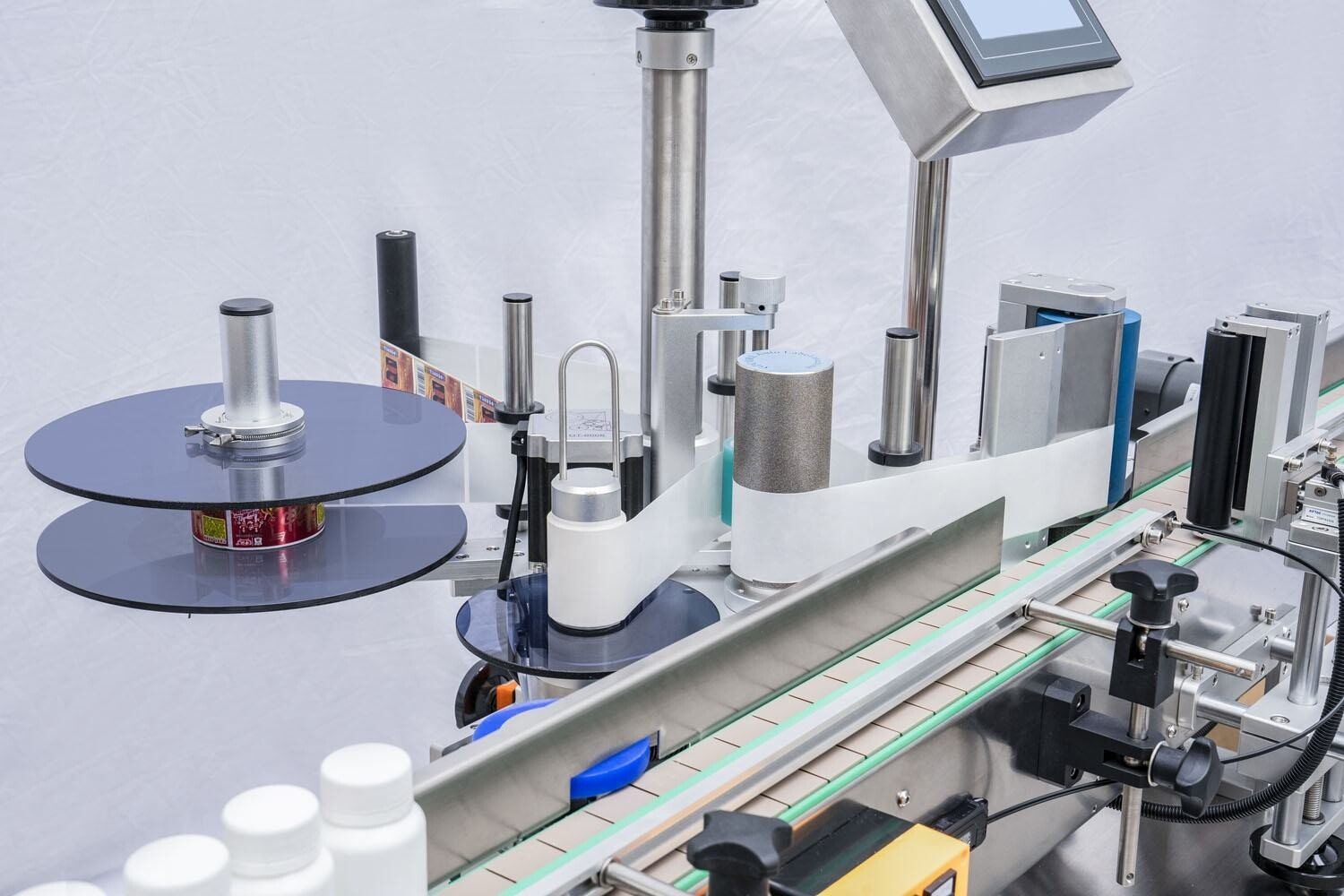 The fully automatic single label machine 