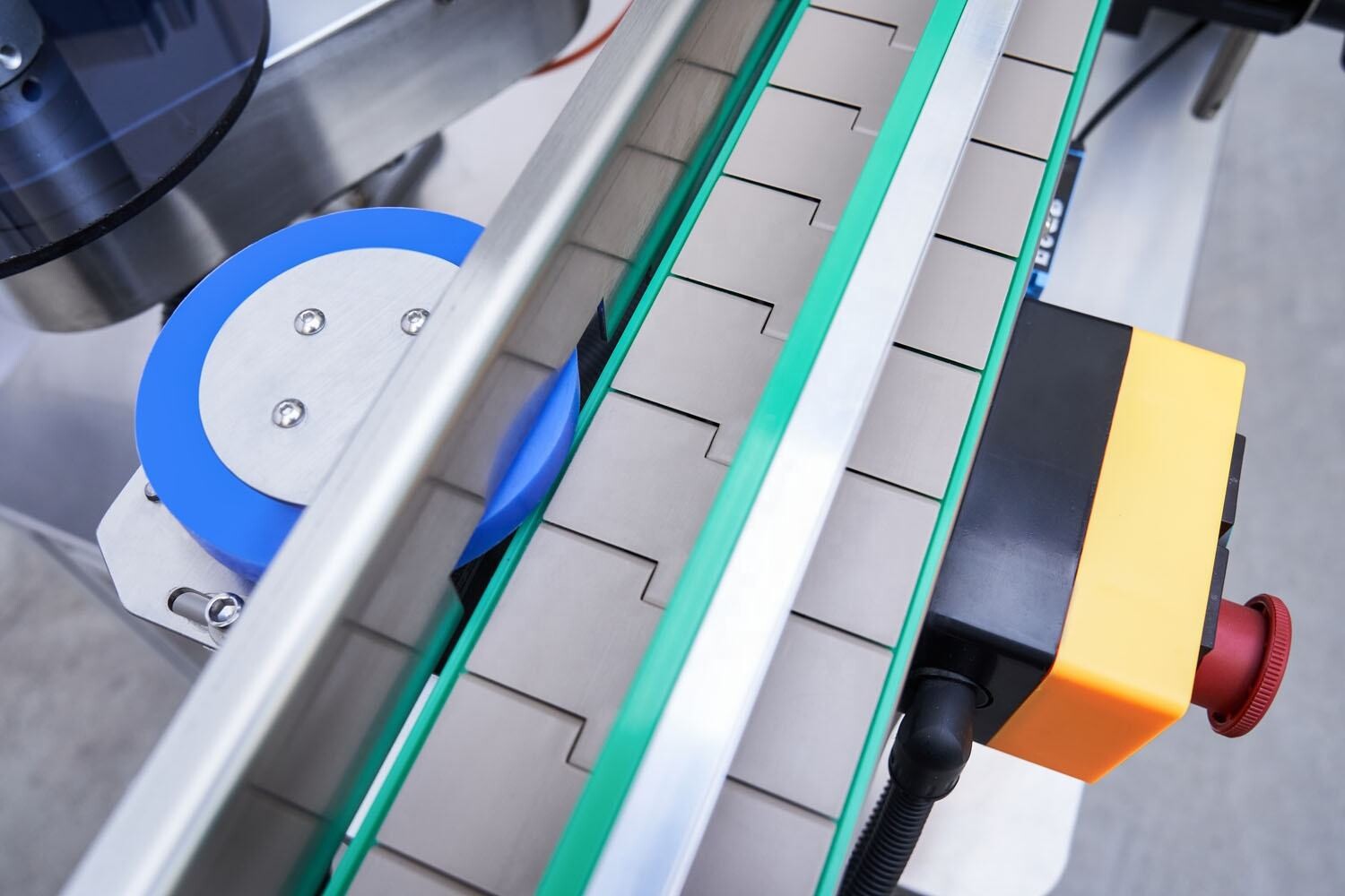 The fully automatic single label machine 