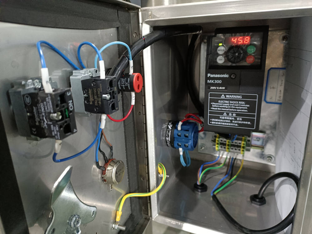 Automatic bottle sorting machine